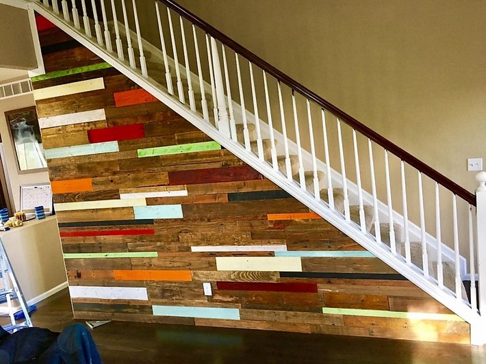 recycled-pallet-wall-art-undet-stairs
