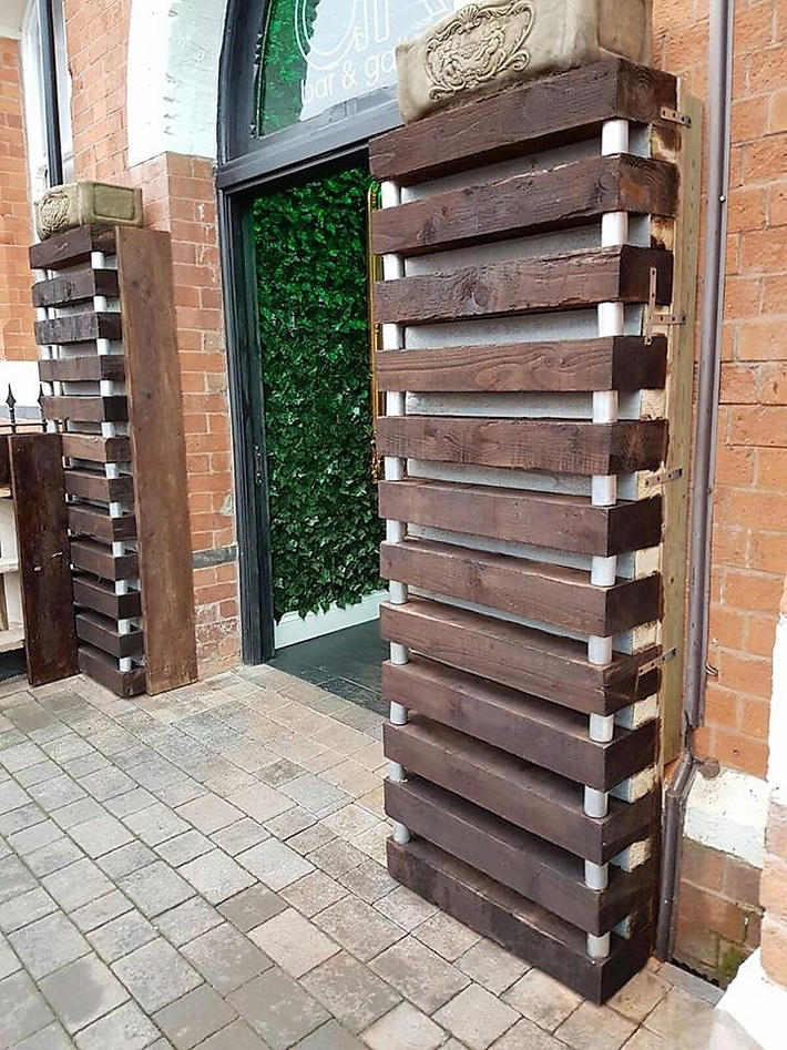 pallet-wood-entrance
