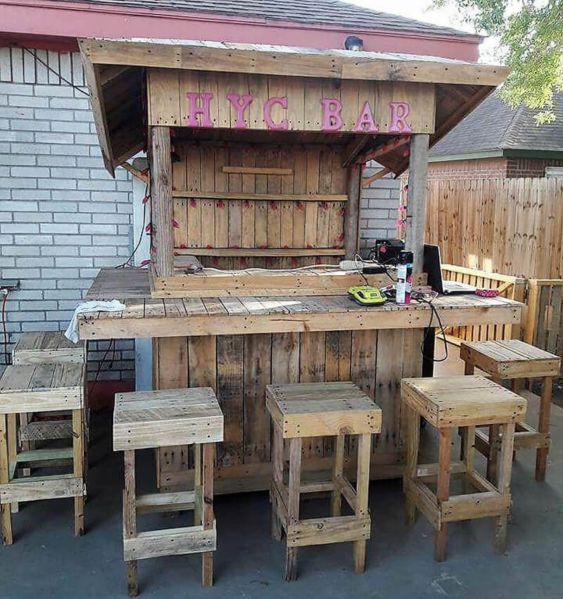 repurposed pallets bar