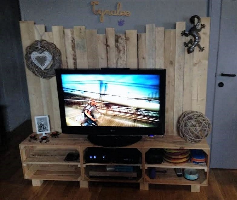 recycled pallet tv stand