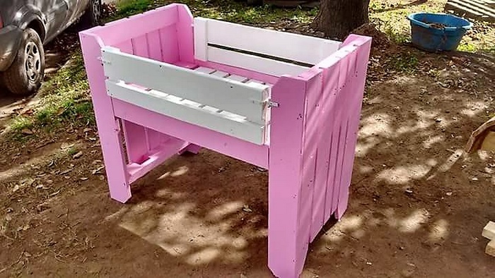 wooden pallet toddler bed