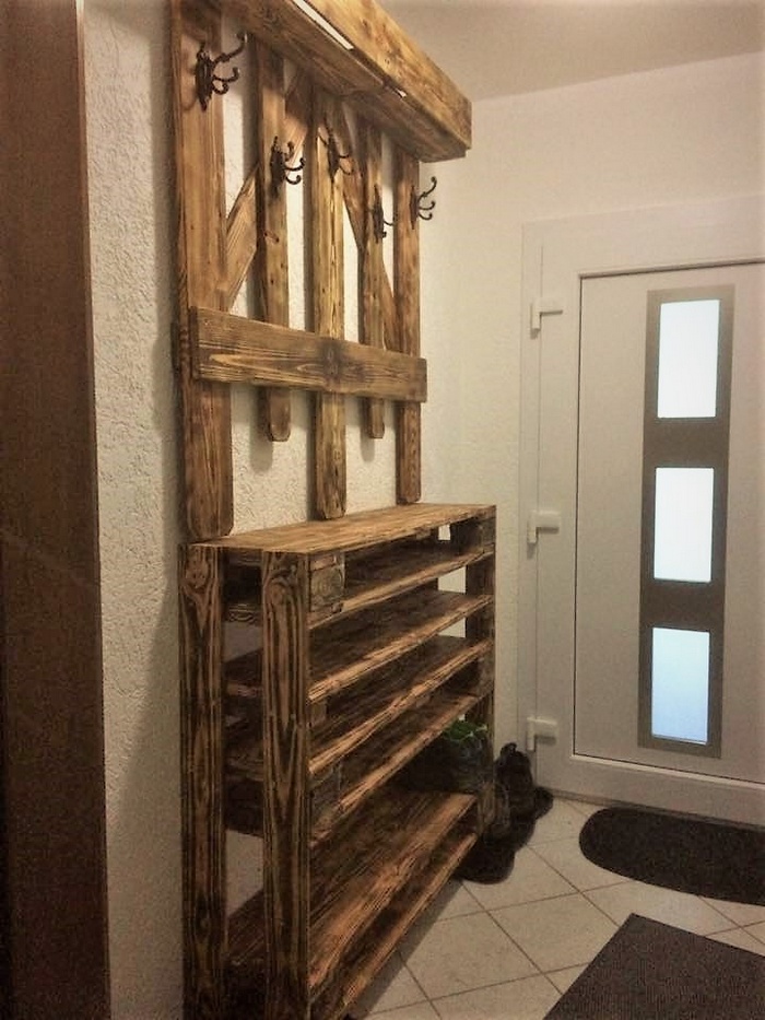 recycled pallets wardrobe idea