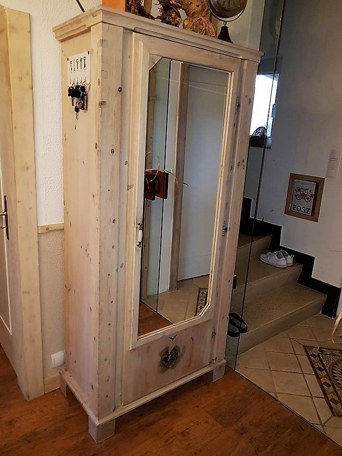 pallet wooden closet