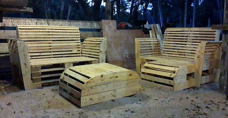 2 recycled pallet furniture