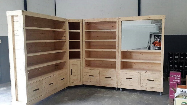 1 pallet vanity with storage shelving