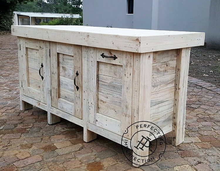 1 recycled pallet kitchen island