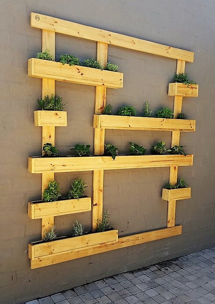 1 wood pallet wall planter