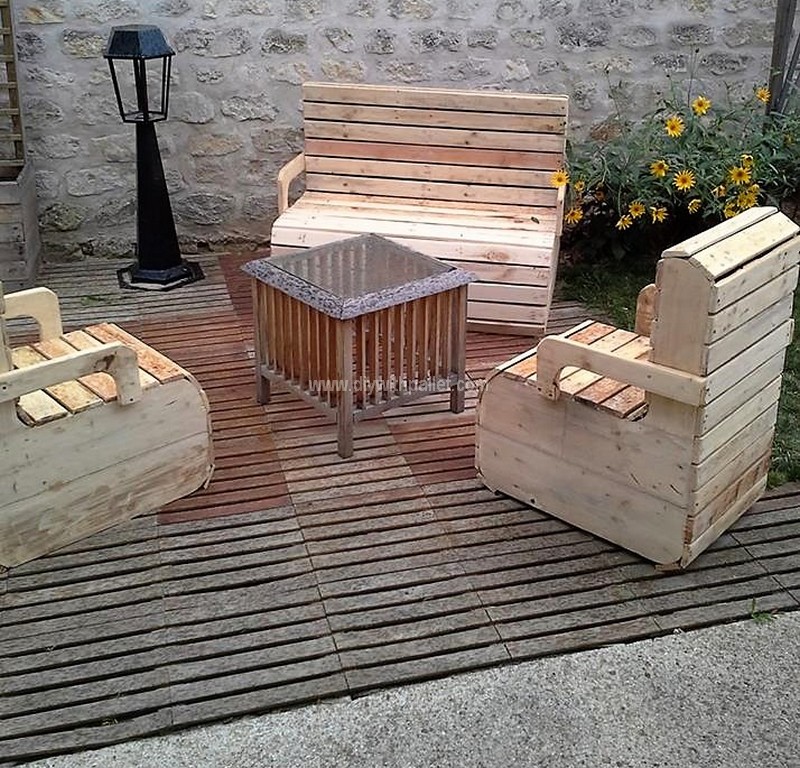 pallet outdoor lounge idea