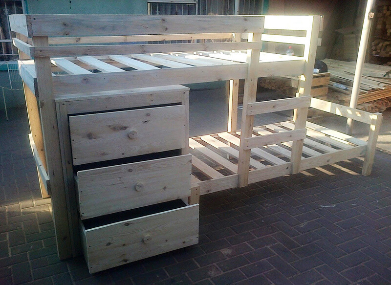 wooden pallets bunk bed idea