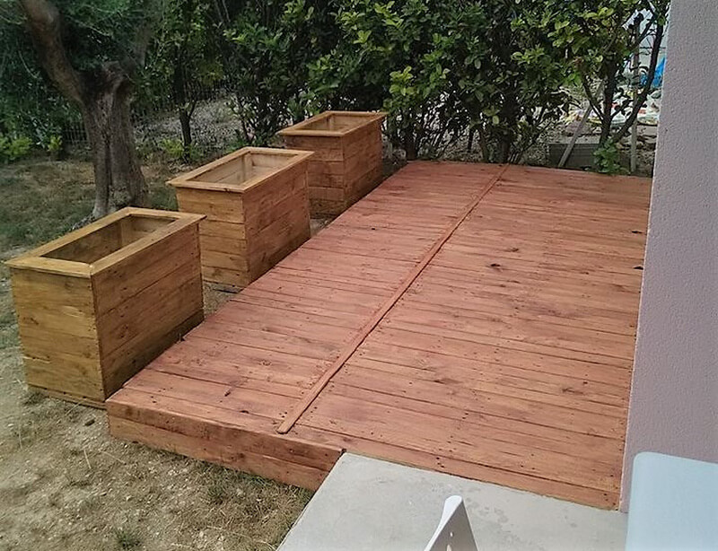 recycled pallets garden terrace with planters