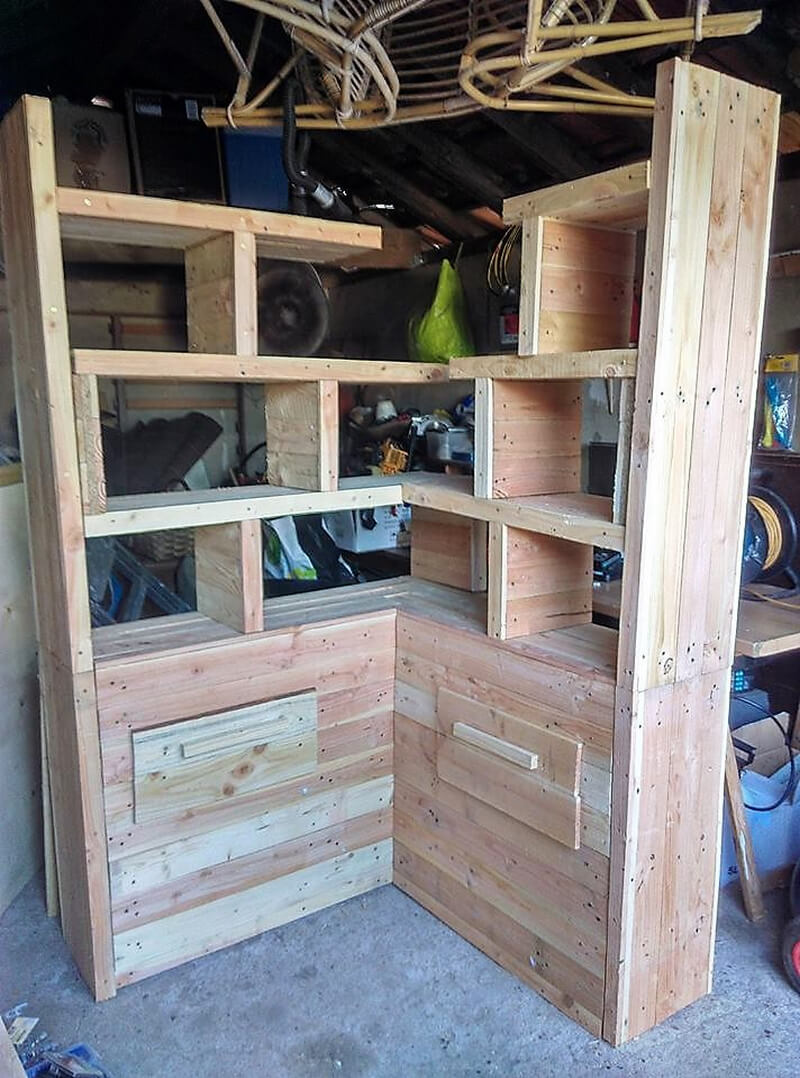 Palles made Corner Library