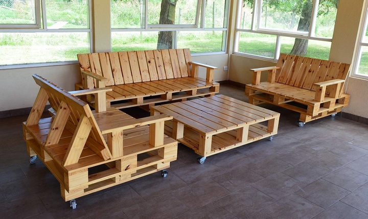 recycled wood pallet furniture
