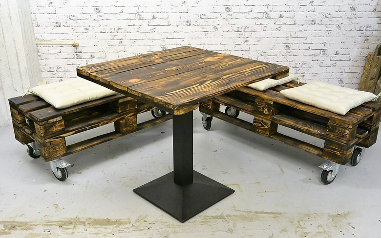 recycled wood pallet furniture