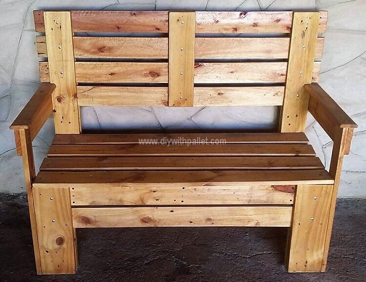 recycled pallet bench