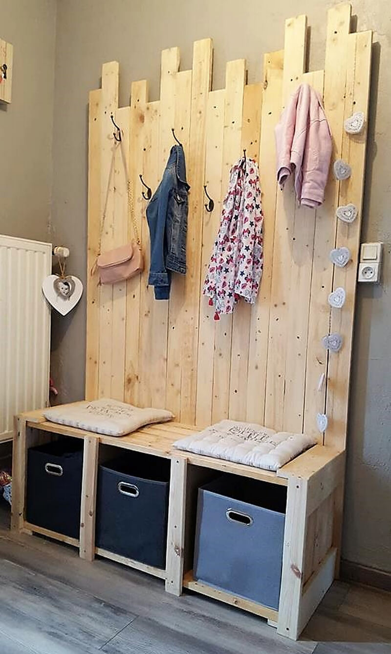 pallets hallway tree