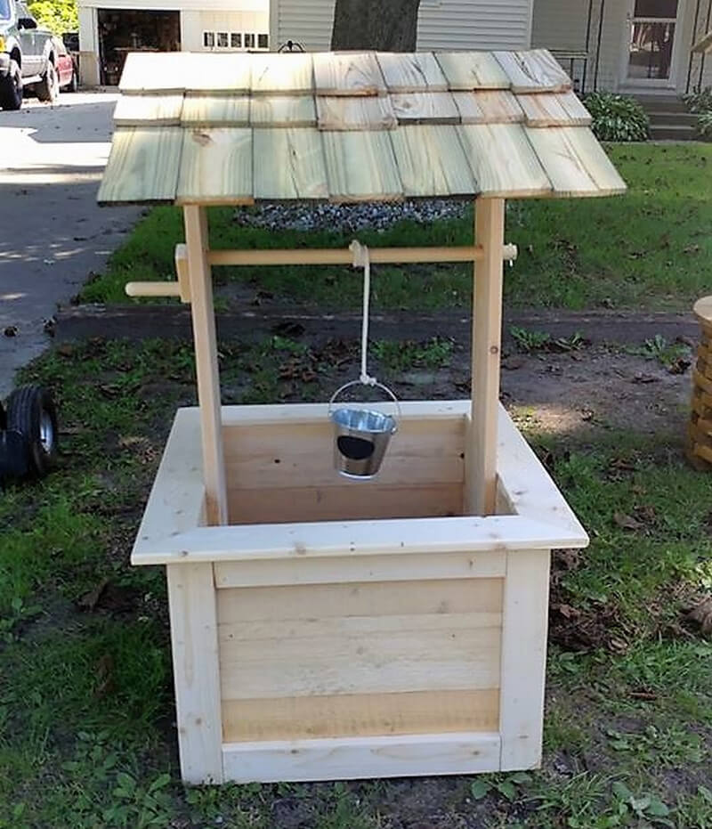 wood pallets garden well art