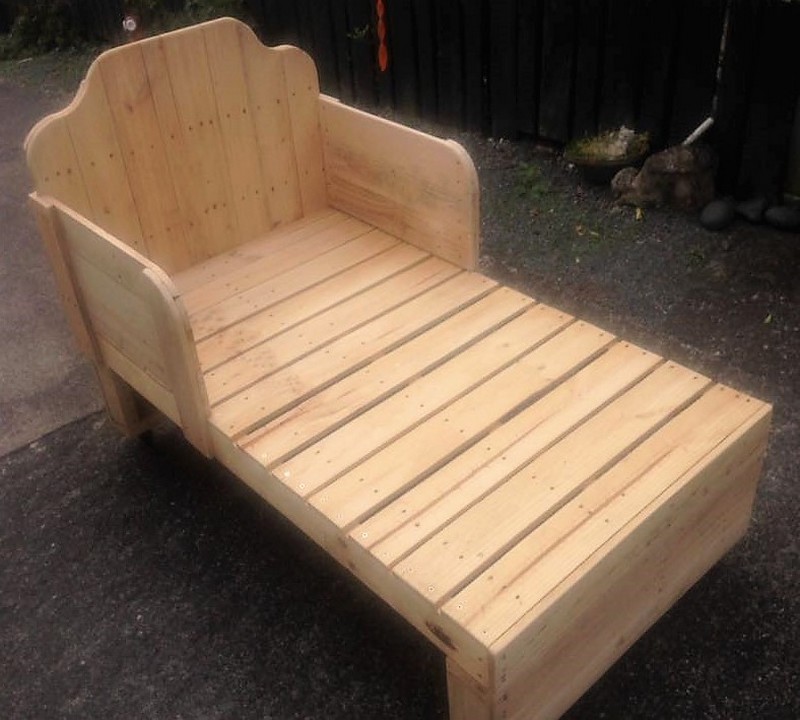 pallet daybed idea