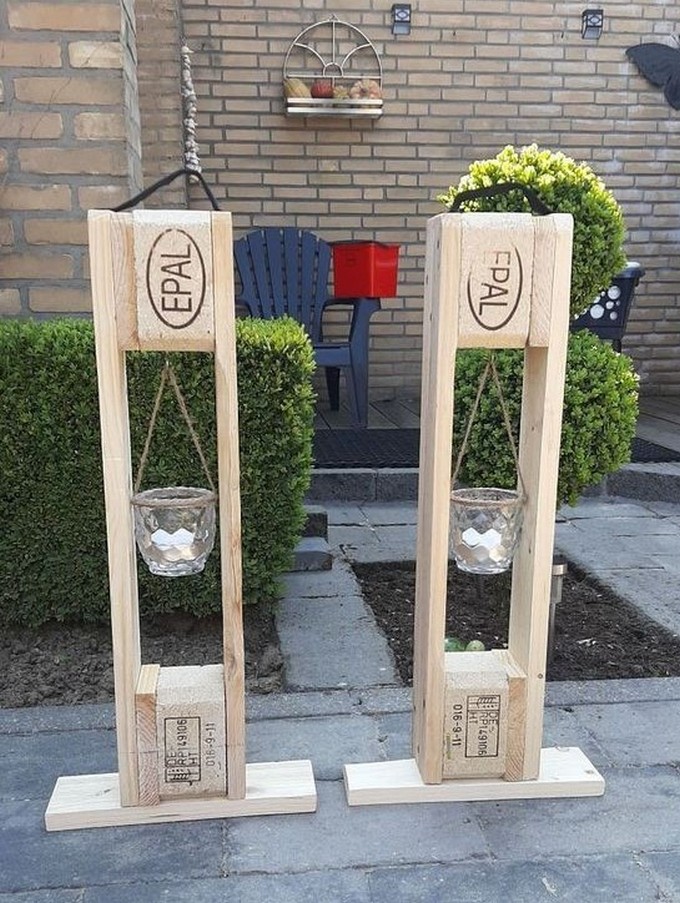DIY pallet stands with lantern ideas (9)