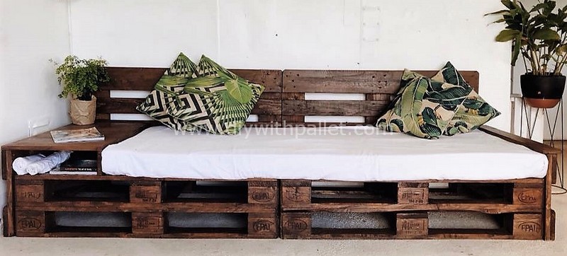 repurposed pallets couch
