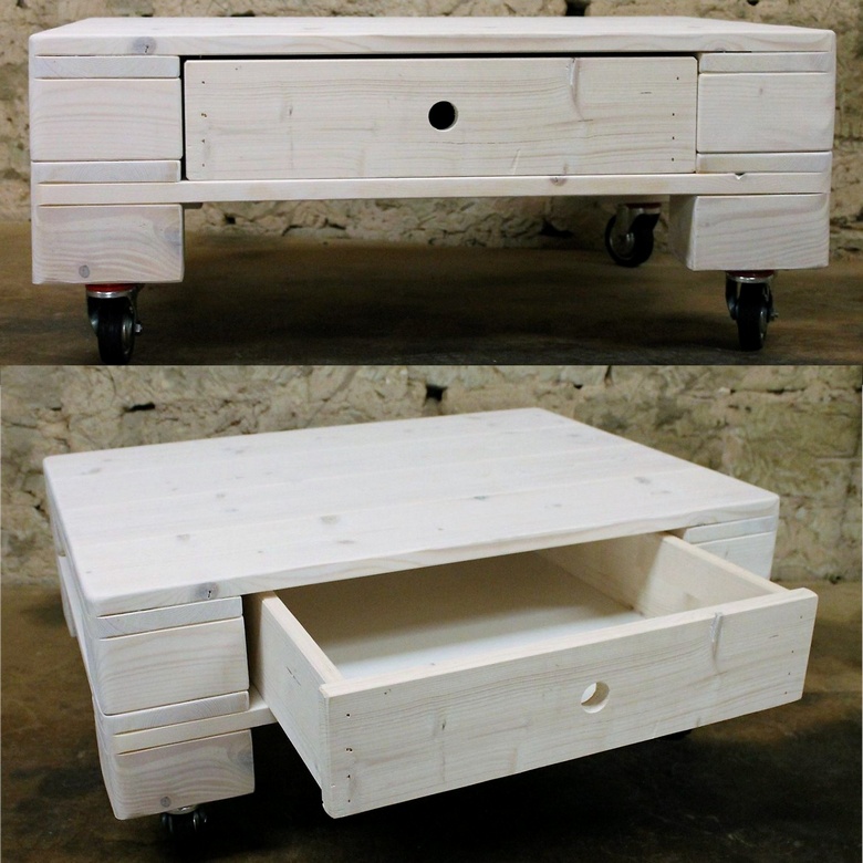 recycled pallet table on wheels