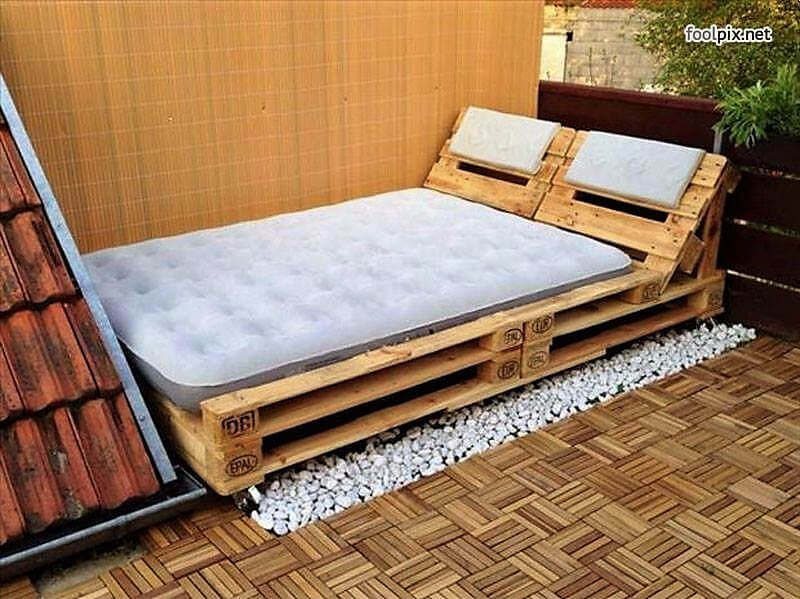 recycled pallet patio daybed