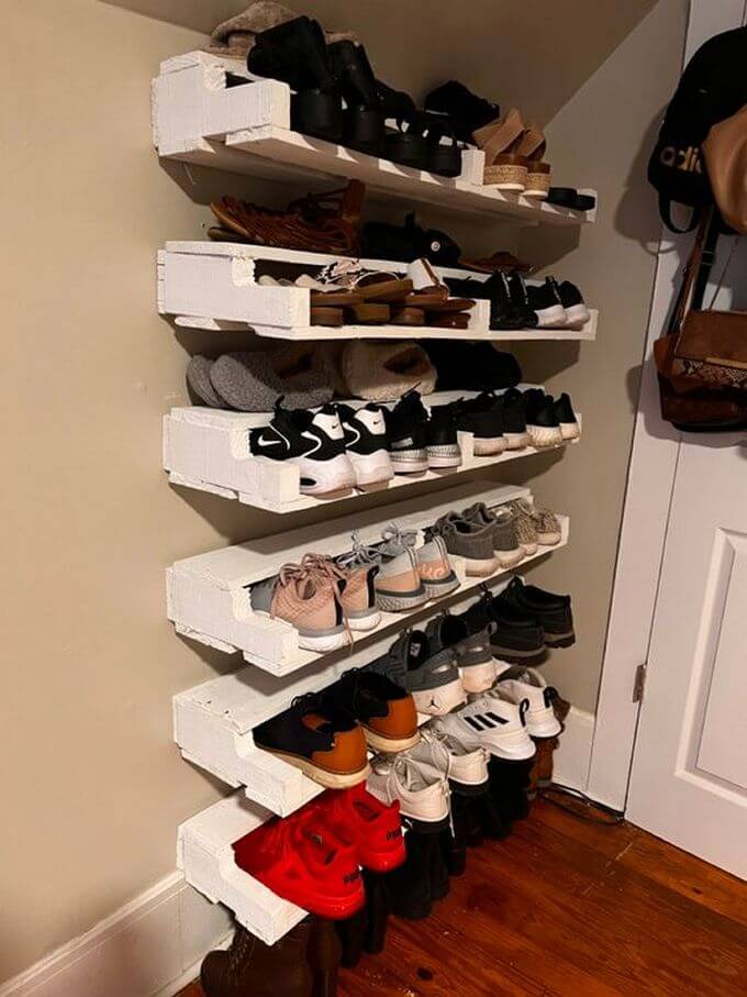 wall mounted pallet shoe rack 2